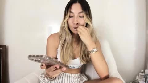 emyconneer online show from November 18, 9:19 pm