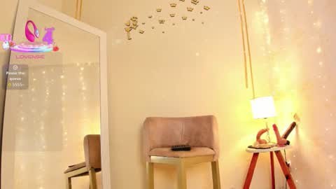 Snapshot of emylyjonhs chatting on November 19, 11:27 pm EMYLY online show from November 19, 11:27 pm