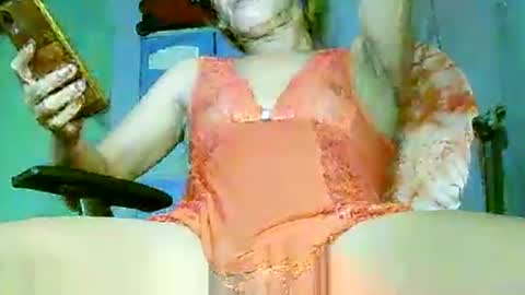 Snapshot of encantadats chatting on September 27, 5:23 am CHUN LY online show from September 27, 5:23 am