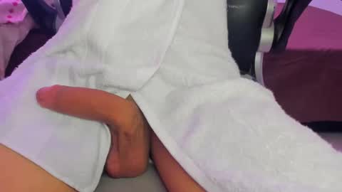 Snapshot of engel20042001 chatting on December 14, 4:09 pm engel20042001 online show from December 14, 4:09 pm