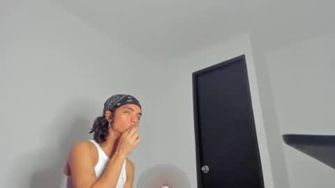 Snapshot of engel20042001 chatting on December 16, 10:56 pm engel20042001 online show from December 16, 10:56 pm