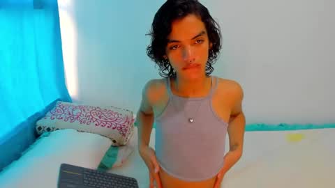 Snapshot of engel20042001 chatting on December 29, 1:49 pm engel20042001 online show from December 29, 1:49 pm