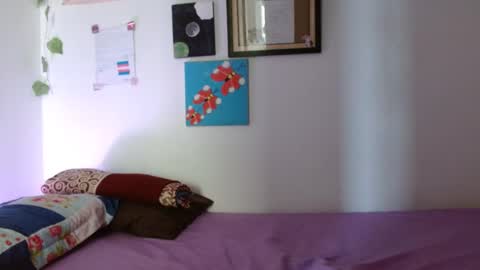 Snapshot of engel20042001 chatting on October 15, 12:05 pm engel20042001 online show from October 15, 12:05 pm