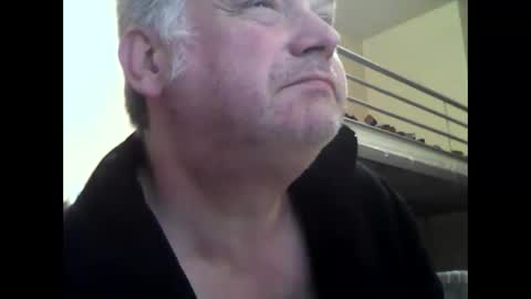 Snapshot of englishguysurrey chatting on October 15, 6:02 am englishguysurrey online show from October 15, 6:02 am