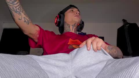 enjoymycock99 online show from December 18, 4:20 am