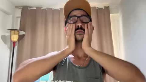 Snapshot of enjoythetrip chatting on December 12, 12:55 pm Luke online show from December 12, 12:55 pm