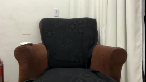 Snapshot of enjoythetrip chatting on January 18, 2:36 am Luke online show from January 18, 2:36 am