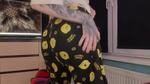 Enker online show from April 10, 5:28 pm