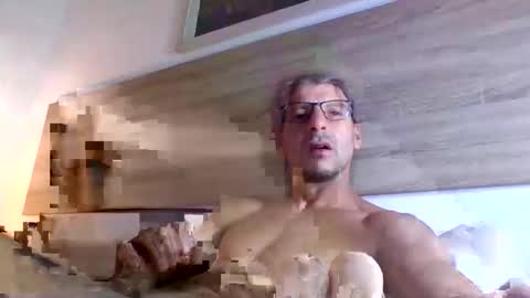 Snapshot of enri222 chatting on November 7, 12:10 am rineking online show from November 7, 12:10 am