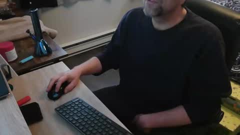 Snapshot of enthusiest chatting on October 24, 4:58 pm Enthusiest online show from October 24, 4:58 pm