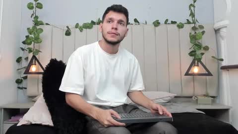 Snapshot of enzo_rivas chatting on November 10, 2:38 pm ENZO online show from November 10, 2:38 pm