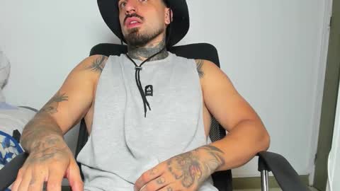 Snapshot of enzoaren chatting on October 17, 1:09 am Enzo Aren online show from October 17, 1:09 am