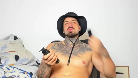 Snapshot of enzoaren chatting on October 20, 1:06 am Enzo Aren online show from October 20, 1:06 am