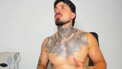 Snapshot of enzoaren chatting on October 21, 12:11 am Enzo Aren online show from October 21, 12:11 am