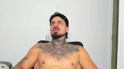 Snapshot of enzoaren chatting on November 8, 10:30 pm Enzo Aren online show from November 8, 10:30 pm