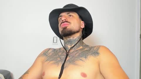 Snapshot of enzoaren chatting on November 13, 1:59 am Enzo Aren online show from November 13, 1:59 am