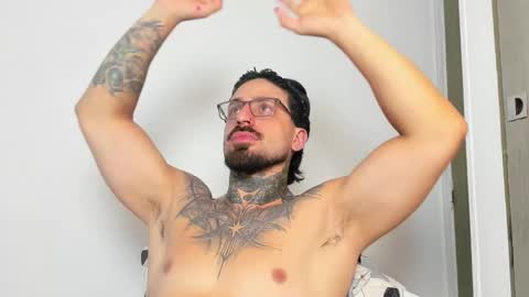 Snapshot of enzoaren chatting on November 28, 6:32 pm Enzo Aren online show from November 28, 6:32 pm