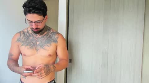 Snapshot of enzoaren chatting on November 30, 6:01 pm Enzo Aren online show from November 30, 6:01 pm