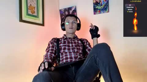 Snapshot of enzoprat chatting on February 26, 3:33 pm enzoprat online show from February 26, 3:33 pm