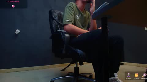 Snapshot of enzorace chatting on October 6, 4:54 am EnzoRace online show from October 6, 4:54 am
