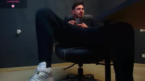 Snapshot of enzorace chatting on October 24, 6:54 am EnzoRace online show from October 24, 6:54 am