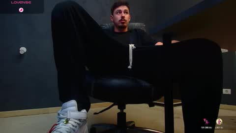 Snapshot of enzorace chatting on October 29, 6:15 am EnzoRace online show from October 29, 6:15 am