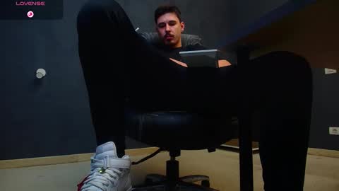 Snapshot of enzorace chatting on October 31, 7:09 am EnzoRace online show from October 31, 7:09 am