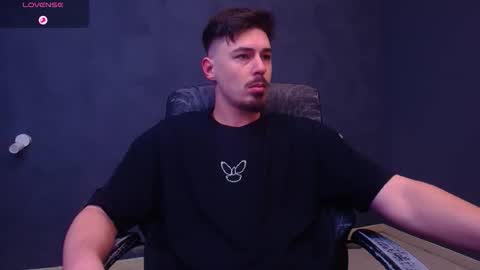 Snapshot of enzorace chatting on November 24, 5:29 am EnzoRace online show from November 24, 5:29 am