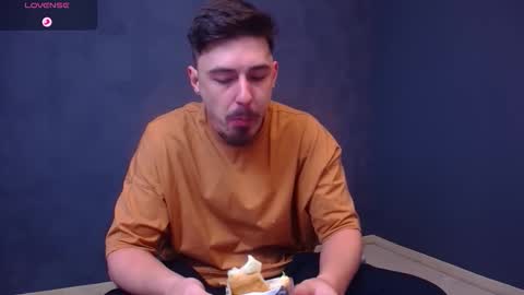 Snapshot of enzorace chatting on November 28, 5:54 am EnzoRace online show from November 28, 5:54 am