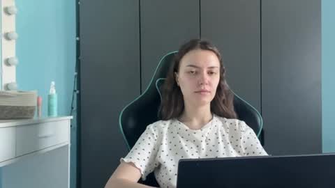 Snapshot of eracloke chatting on February 17, 1:02 am Lily online show from February 17, 1:02 am