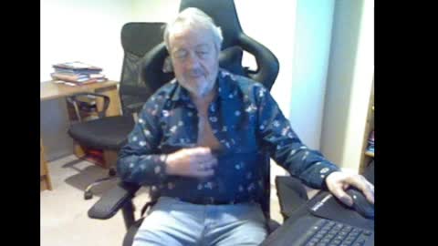 erasmus_d online show from March 28, 6:40 pm