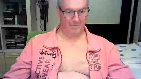 ErBee62 online show from April 23, 9:17 pm