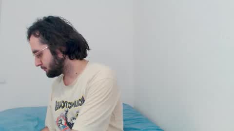 Snapshot of eren_jaeger2000 chatting on November 15, 5:27 am Eren online show from November 15, 5:27 am