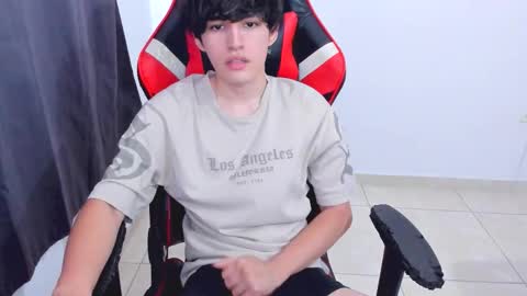 Snapshot of eren_tatakae chatting on October 31, 7:26 pm eren_tatakae online show from October 31, 7:26 pm