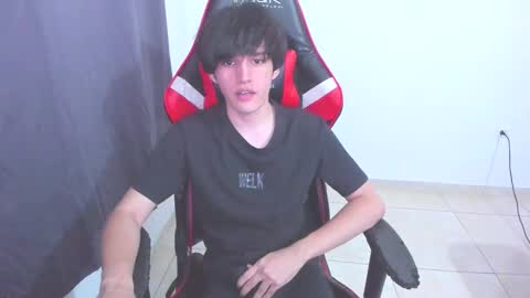 Snapshot of eren_tatakae chatting on November 11, 5:18 am eren_tatakae online show from November 11, 5:18 am