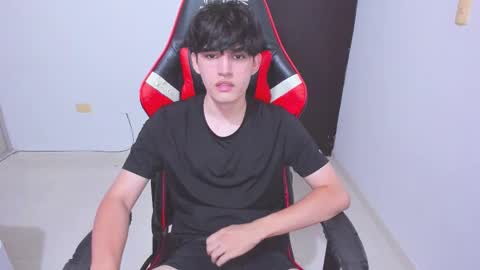 Snapshot of eren_tatakae chatting on December 4, 2:10 am eren_tatakae online show from December 4, 2:10 am