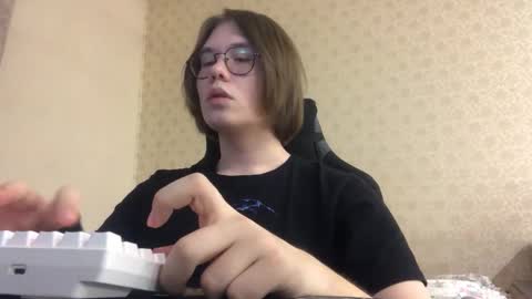 Snapshot of eric_bucks chatting on February 27, 11:16 pm haru moon online show from February 27, 11:16 pm