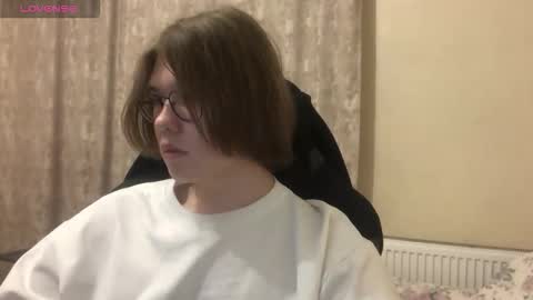 Snapshot of eric_bucks chatting on March 4, 11:33 pm haru moon online show from March 4, 11:33 pm