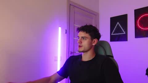 Snapshot of eric_poston chatting on September 24, 1:36 pm online show from September 24, 1:36 pm