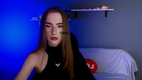 Snapshot of erica_breeze chatting on November 9, 8:07 pm your dear Erica online show from November 9, 8:07 pm