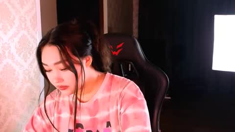 Snapshot of erica_wayne chatting on November 25, 10:26 am Erica Wayne online show from November 25, 10:26 am