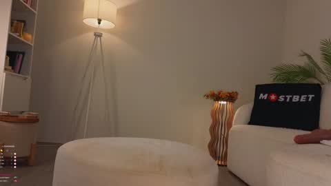 Snapshot of ericamiracle15 chatting on December 4, 10:02 am Call me Erica online show from December 4, 10:02 am