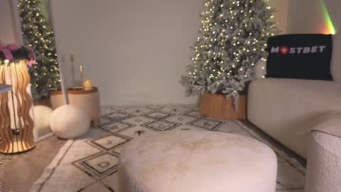 Snapshot of ericamiracle15 chatting on December 23, 9:05 am Call me Erica online show from December 23, 9:05 am