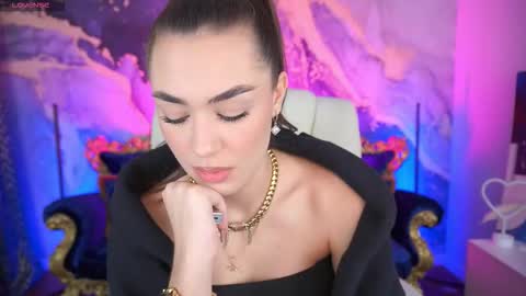 Erica online show from November 8, 2:06 pm