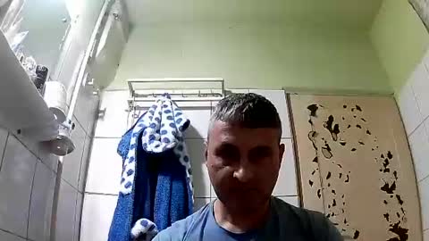 Snapshot of ericboy32 chatting on December 6, 3:44 pm eric online show from December 6, 3:44 pm