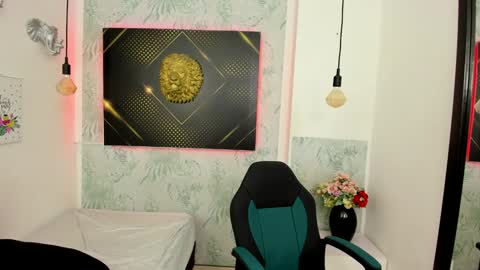   online show from January 31, 10:10 am