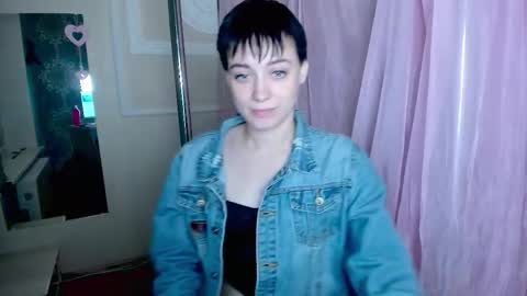 Snapshot of erickafetish chatting on November 27, 3:25 pm Ericka online show from November 27, 3:25 pm