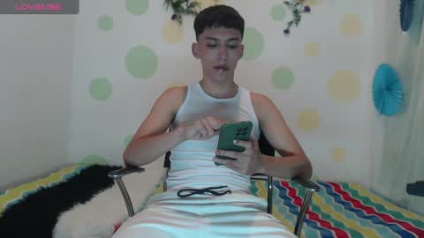 Snapshot of erik_lion chatting on December 8, 5:55 pm Jhon online show from December 8, 5:55 pm