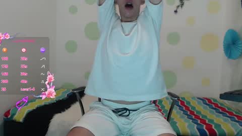 Snapshot of erik_lion chatting on December 12, 6:31 pm Jhon online show from December 12, 6:31 pm