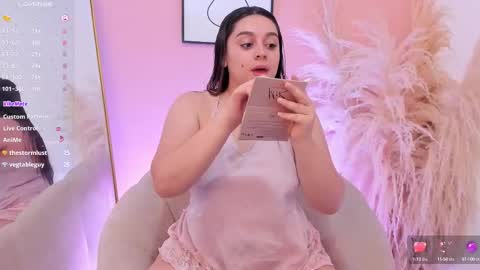 Snapshot of erika_mendez1 chatting on October 18, 10:54 pm Erika Mendez online show from October 18, 10:54 pm